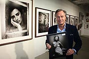 Verleger Hendrik teNeues bei der Eröffnung der Ausstellung "PHOTOSCAPES" in Kooperation mit Ingolstadt Village und teNeues in der Briennerstr. 12 in München am 25.11.2016